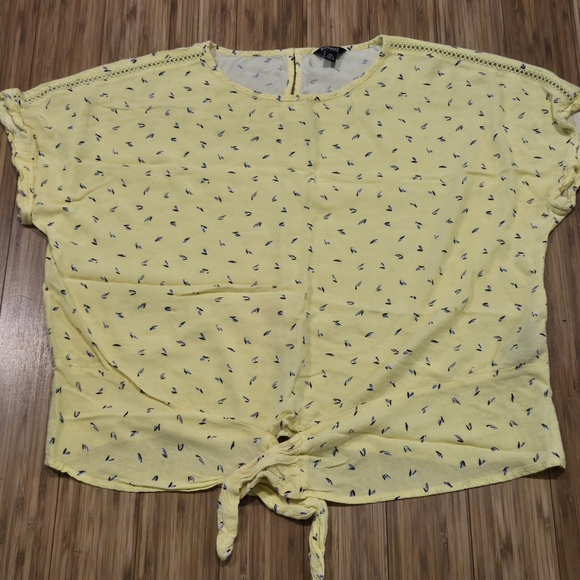 ❤️ David Bitton Women's Top with Tie Front - Picture 1 of 9